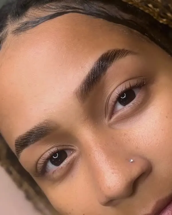 Brow Lamination feita por aluna